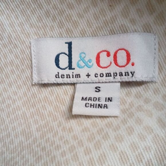 D & Co Denim and Co tan white snakeskin print denim jacket Sz S NWOT - Picture 6 of 6